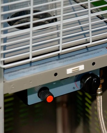 Parasol chauffant pyramide 13 kW gris – Location chauffage extérieur événement