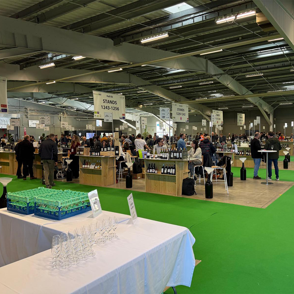 Mobilier moderne et élégant pour salon professionnel bio